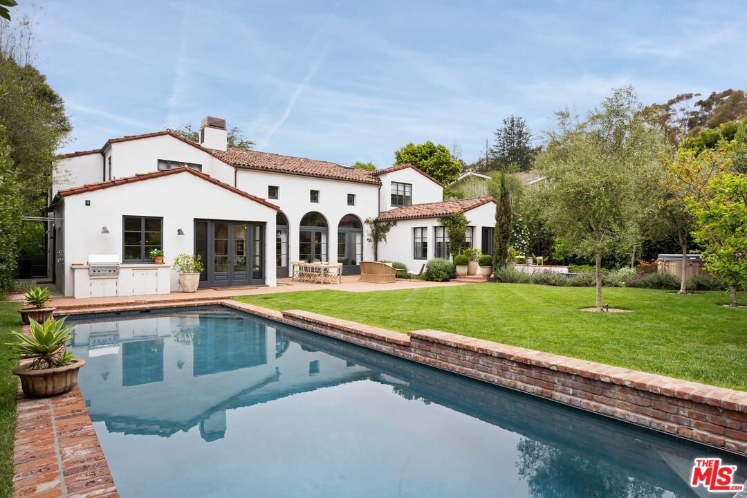 765 Ranch Ln