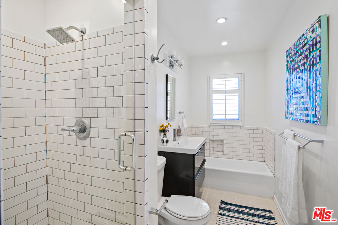 1615 N Laurel Ave Unit: 114