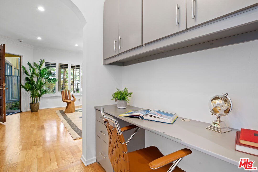 1615 N Laurel Ave Unit: 114