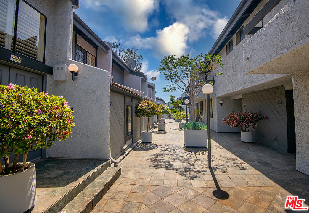 1937 S Beverly Glen Blvd Unit: 46