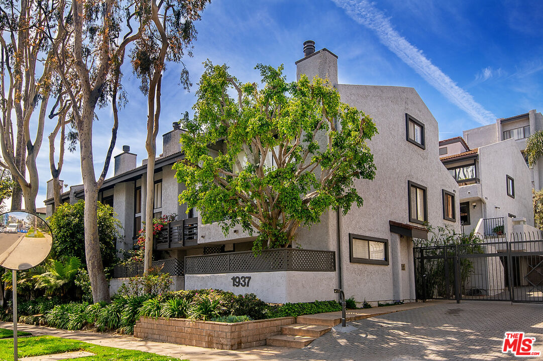 1937 S Beverly Glen Blvd Unit: 46