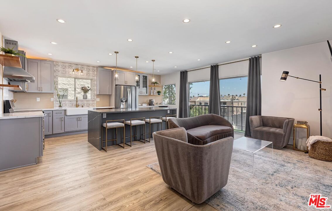 1115 S Elm Dr Unit: 401