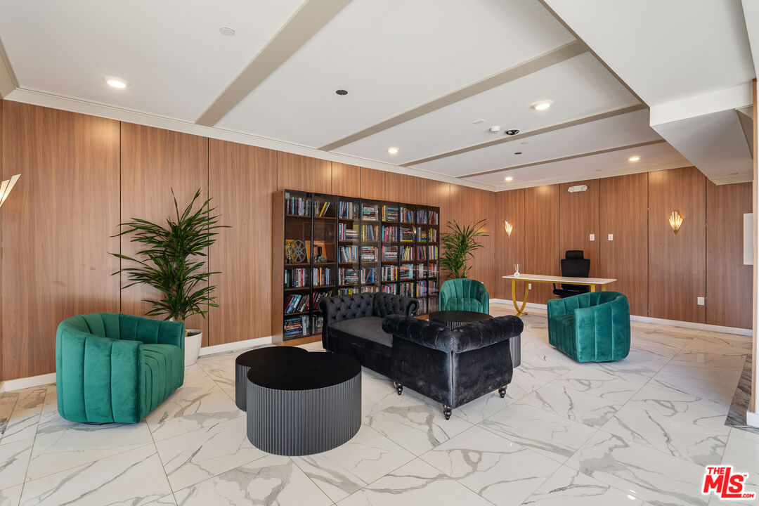 1759 N Gower St Unit: 402