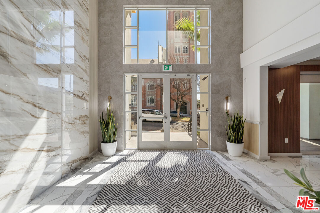 1759 N Gower St Unit: 402