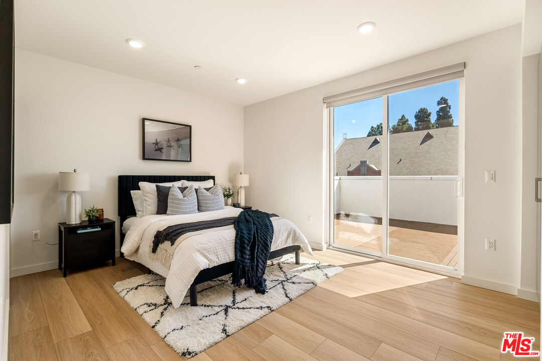 1759 N Gower St Unit: 402