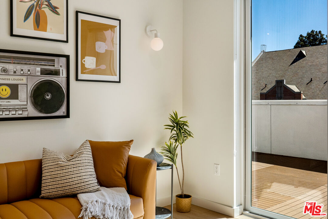 1759 N Gower St Unit: 402