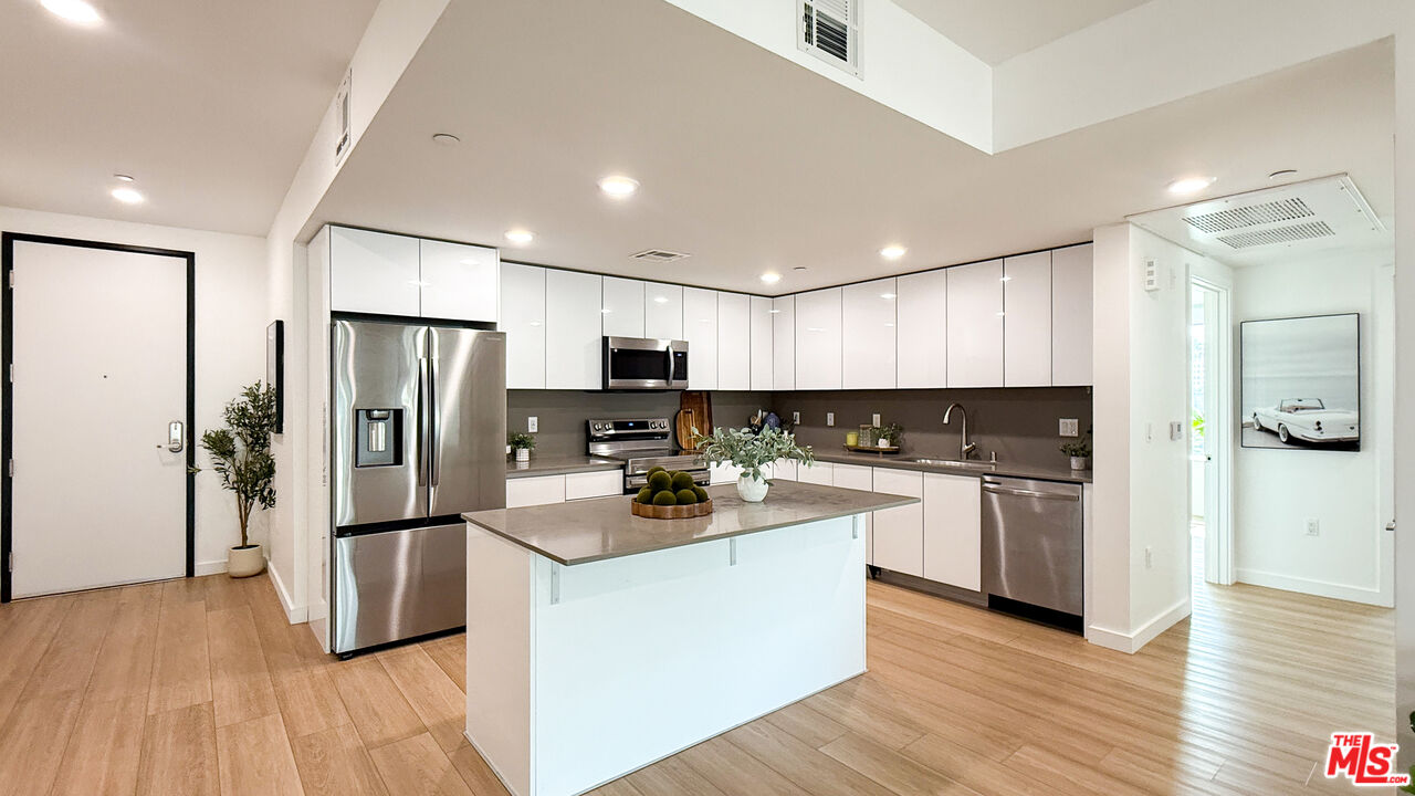 1759 N Gower St Unit: 402