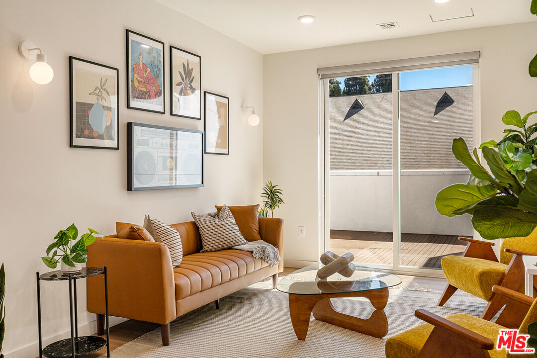 1759 N Gower St Unit: 402