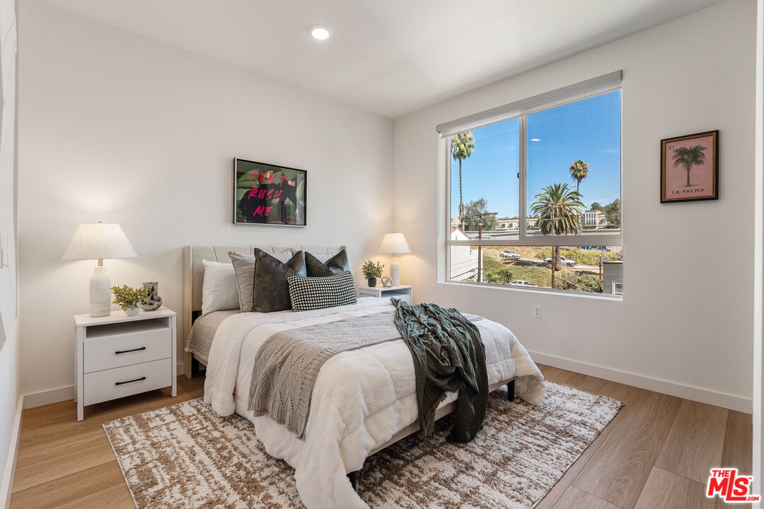 1759 N Gower St Unit: 402