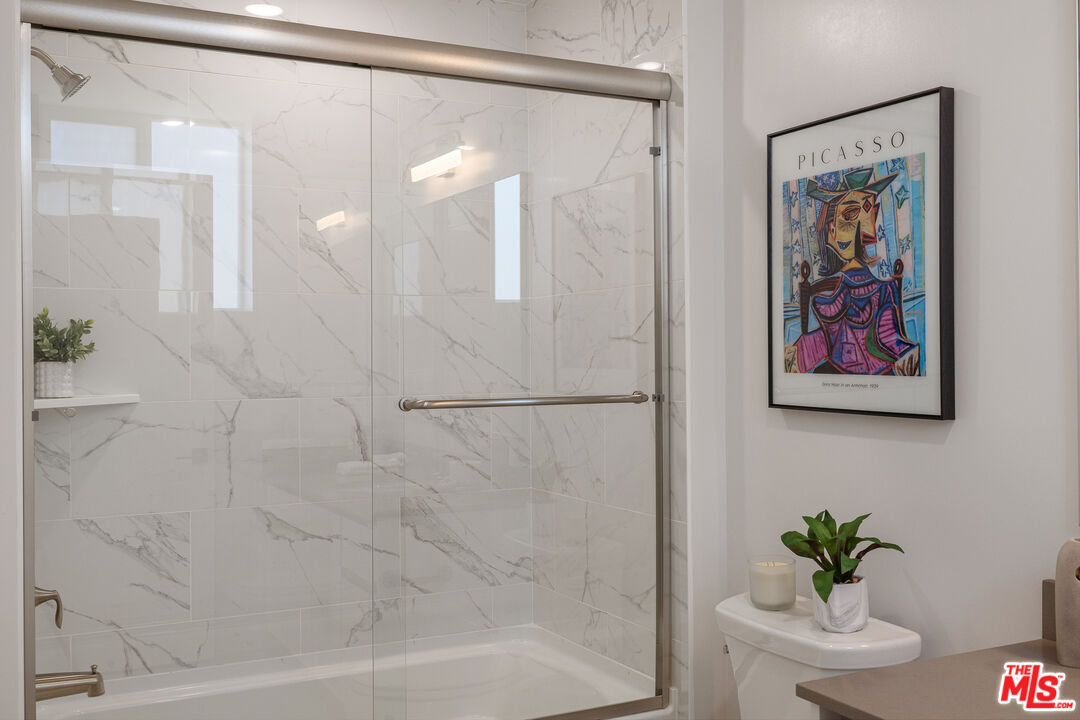 1759 N Gower St Unit: 402