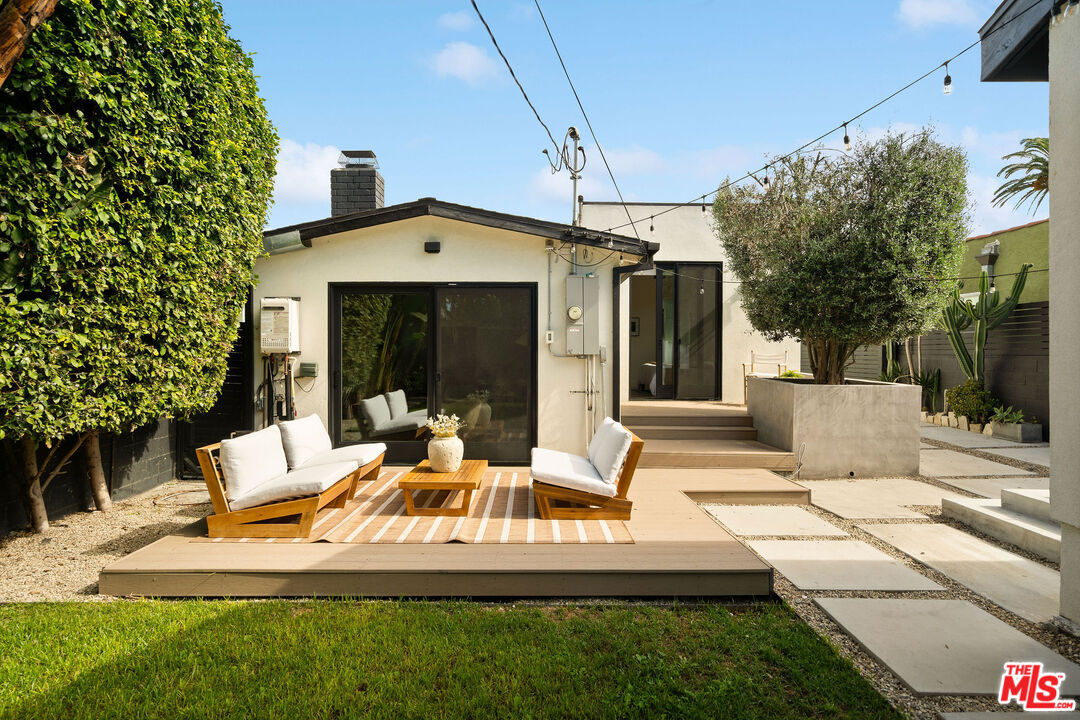 3039 Vineyard Ave