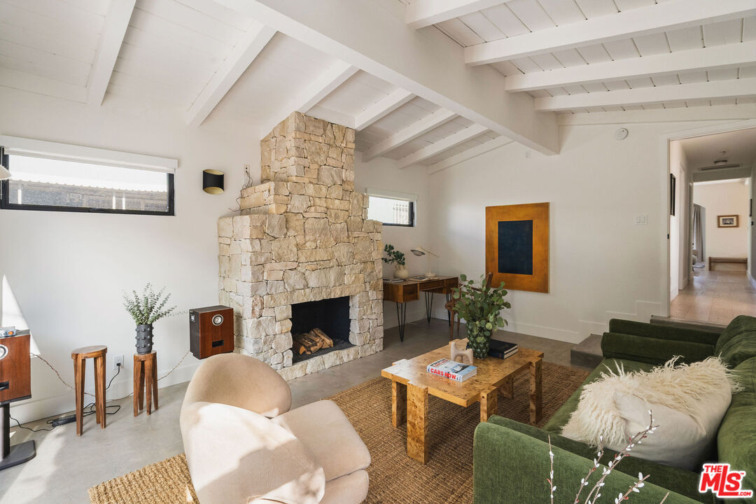 3039 Vineyard Ave