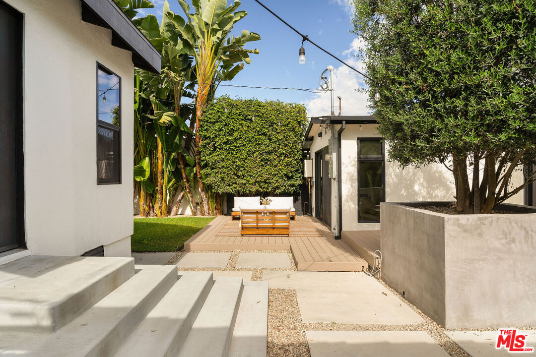 3039 Vineyard Ave