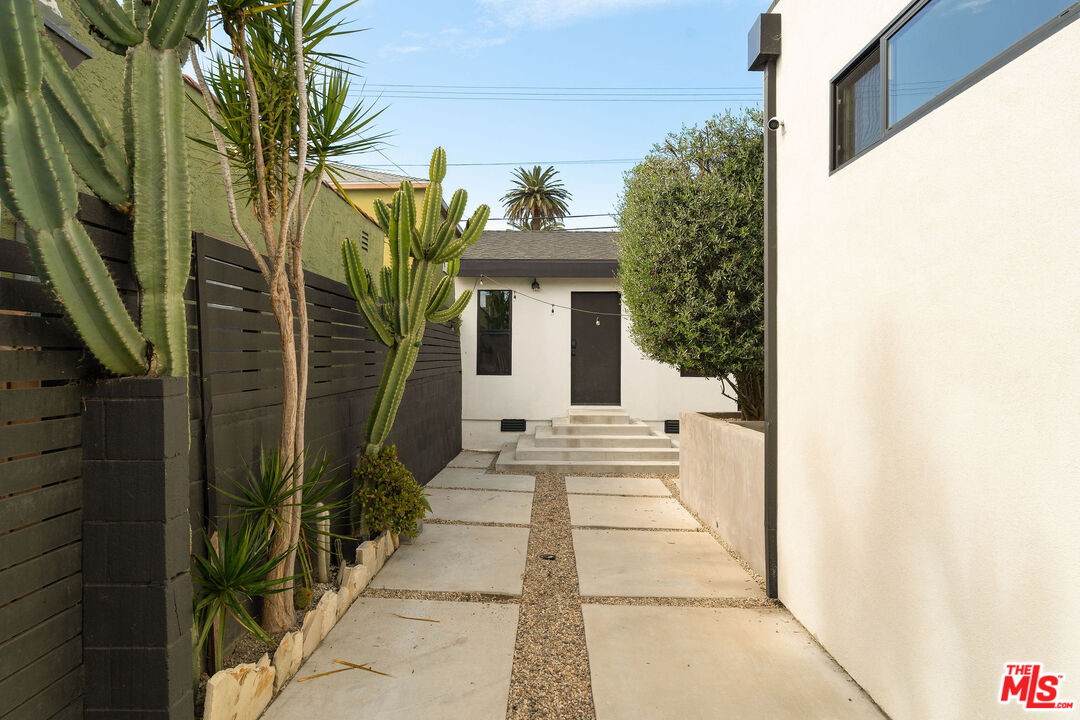 3039 Vineyard Ave