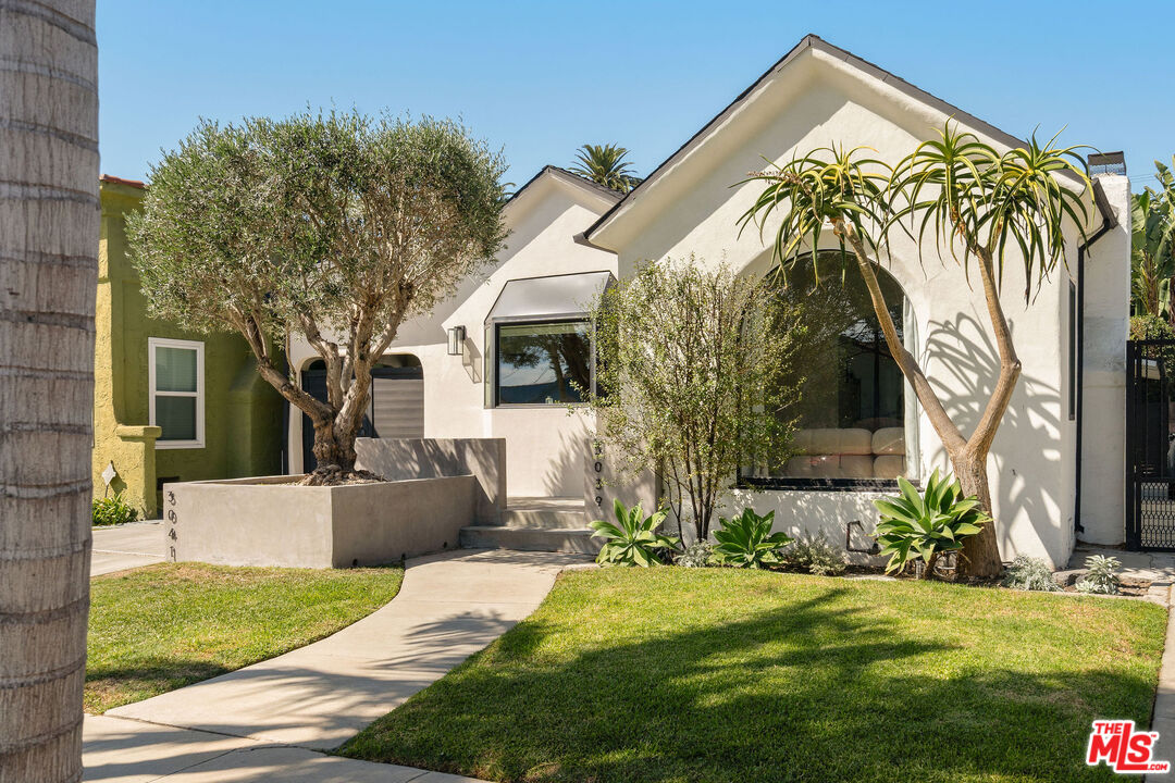 3039 Vineyard Ave
