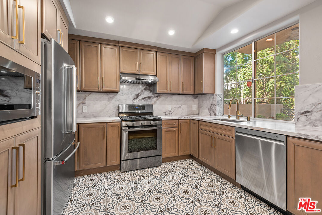 1875 S Beverly Glen Blvd Unit: 106