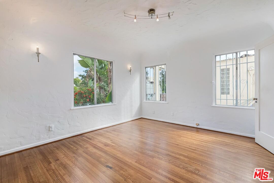 155 N Le Doux Rd