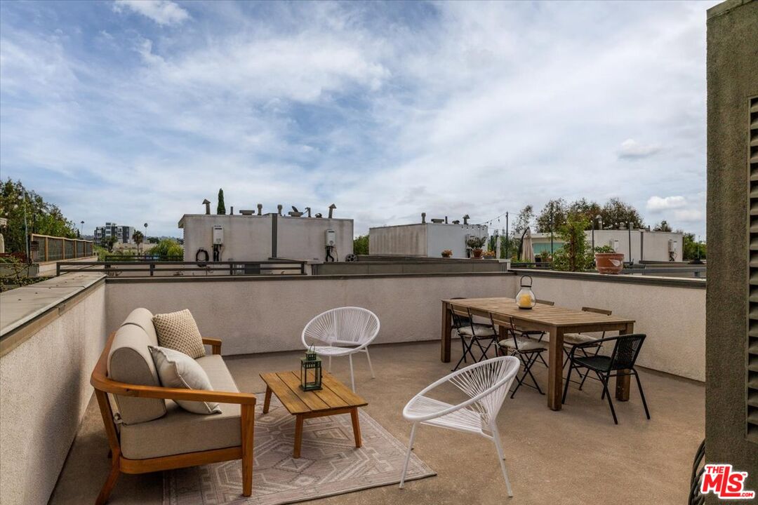 644 N Gramercy Pl