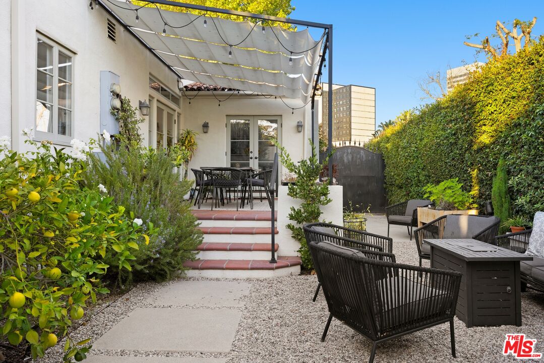 6502 Commodore Sloat Dr