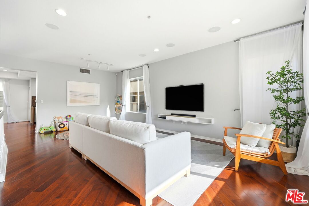 6020 Seabluff Dr Unit: 433