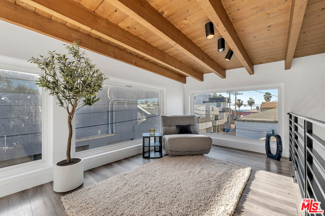 24 20th Ave
