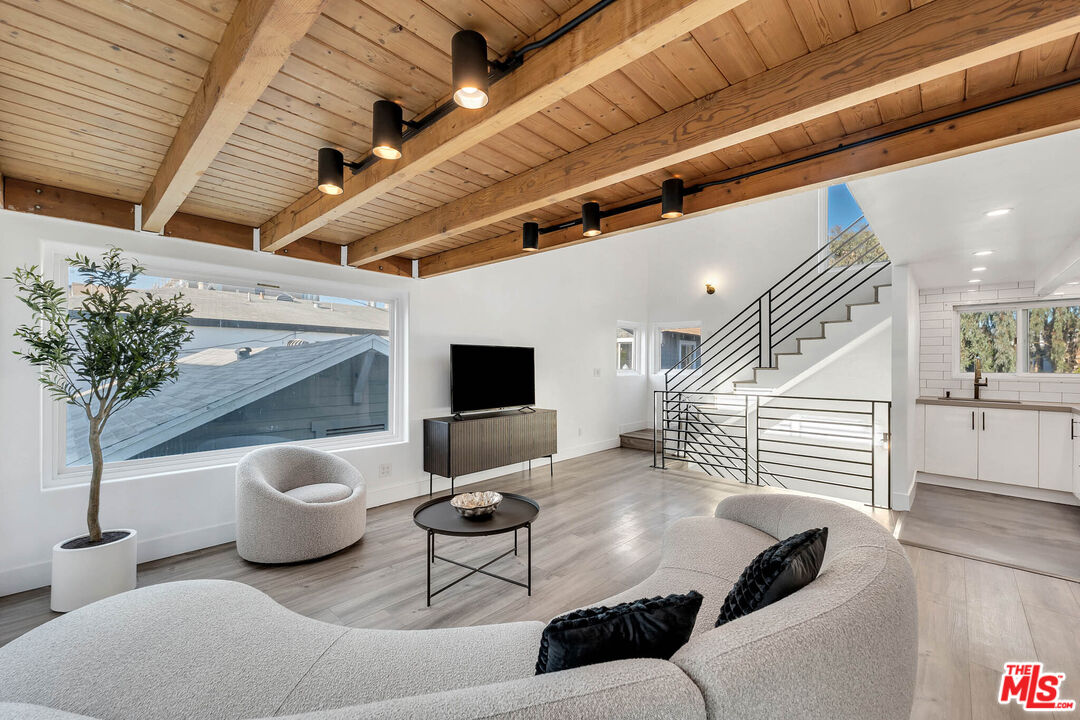 24 20th Ave
