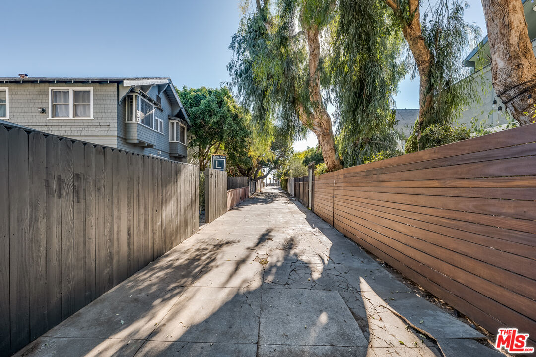 24 20th Ave