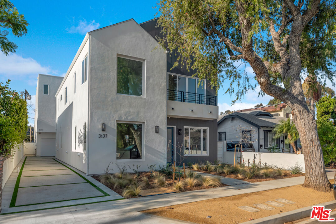 3137 Curts Ave