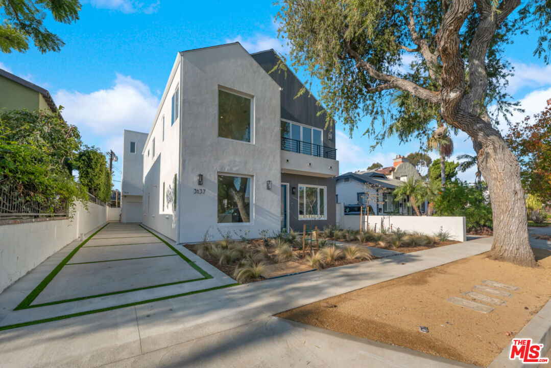 3137 Curts Ave