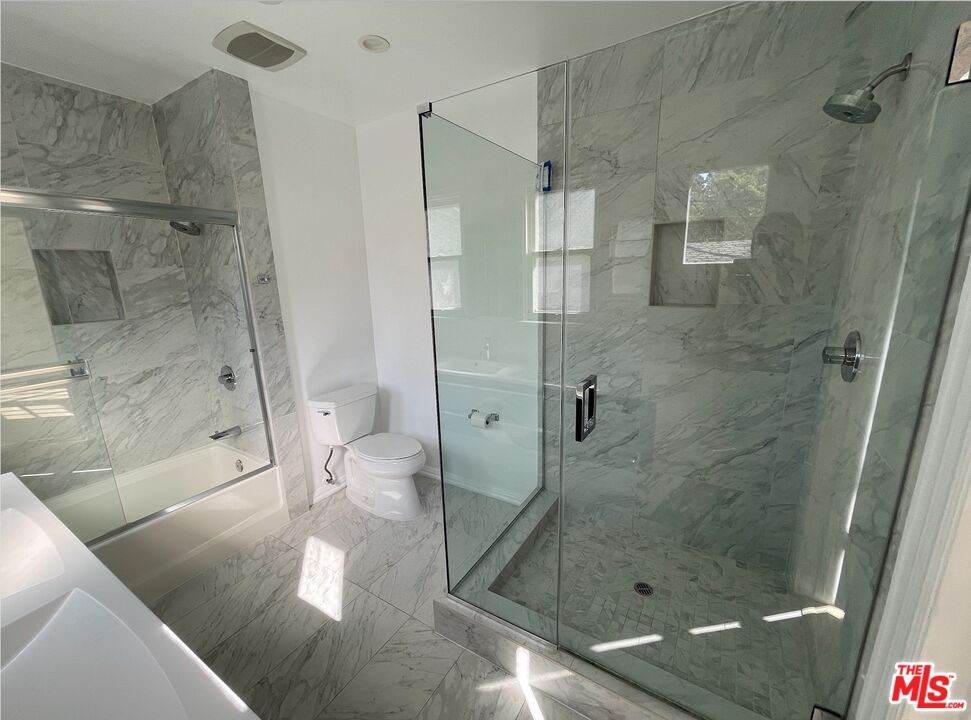 437 Shirley PL Unit: D