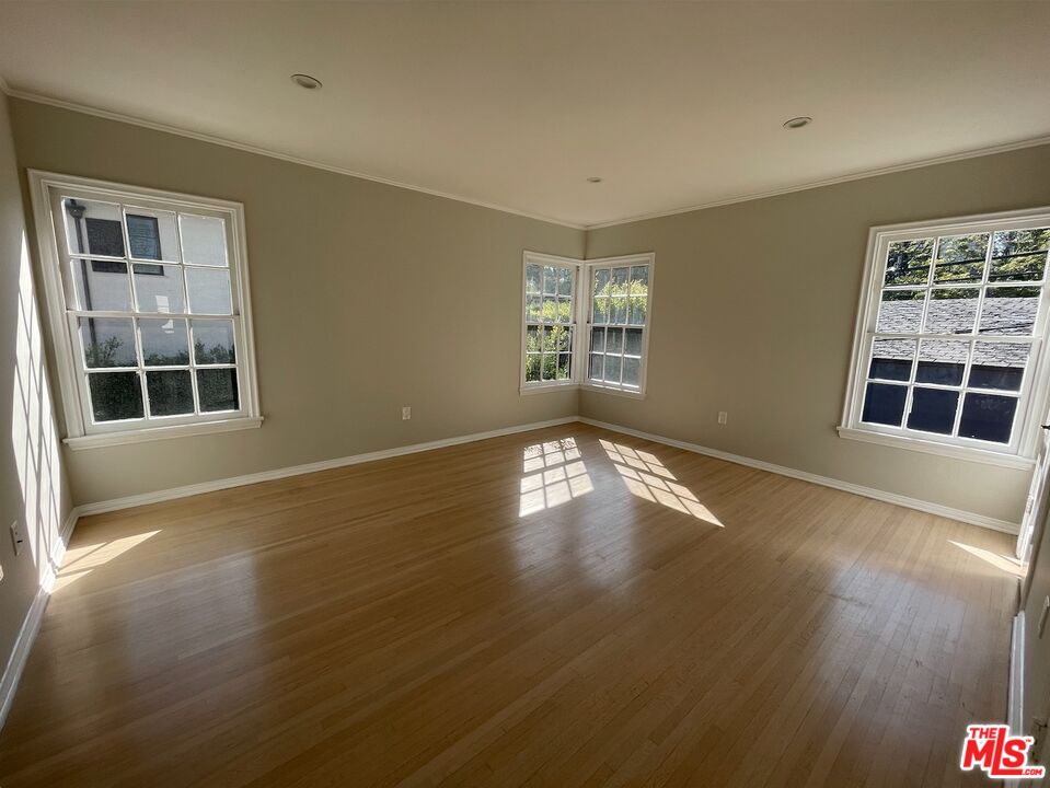 437 Shirley PL Unit: D