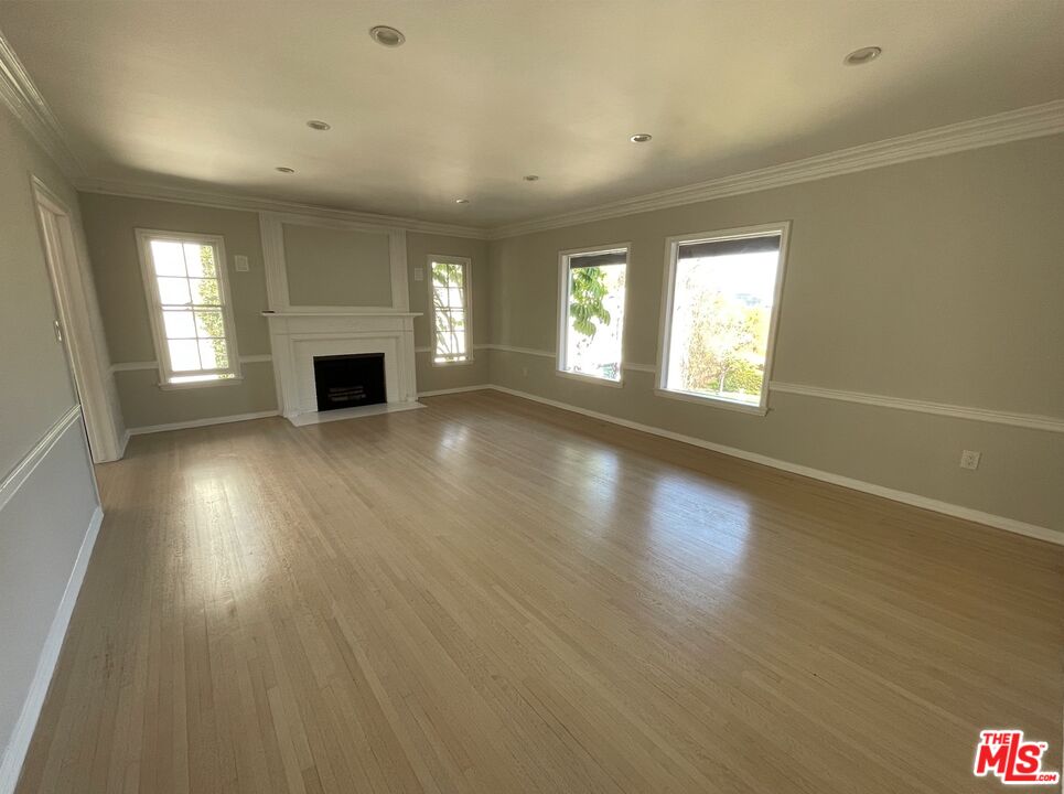 437 Shirley PL Unit: D