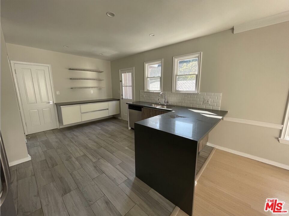 437 Shirley PL Unit: D