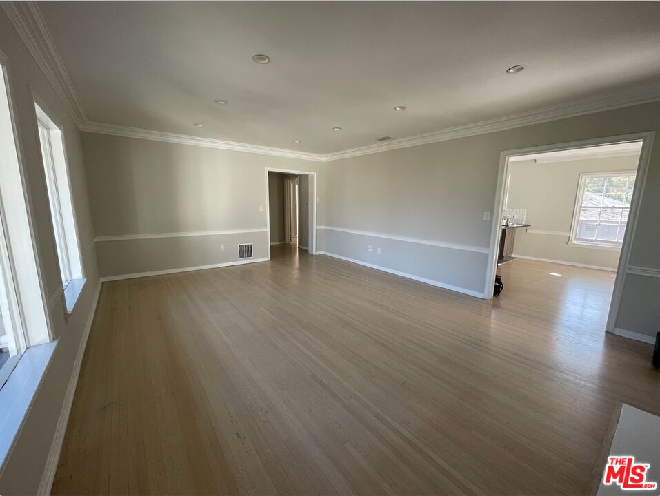 437 Shirley PL Unit: D