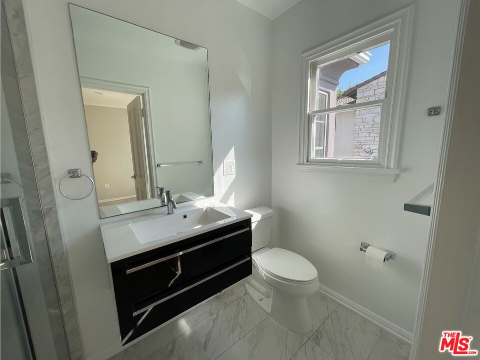 437 Shirley PL Unit: D