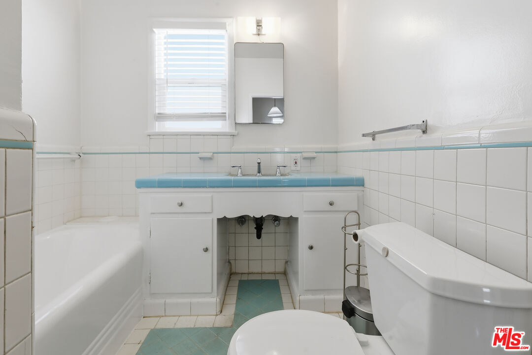 111 N Harper Ave Unit: 1/2