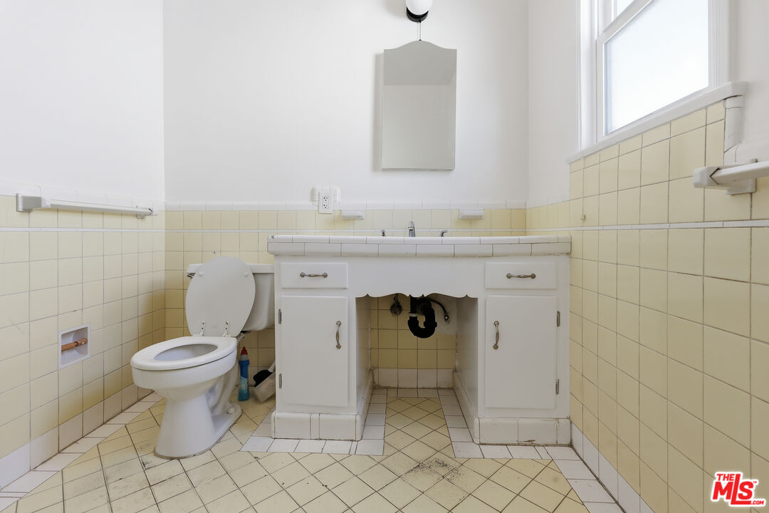 111 N Harper Ave Unit: 1/2