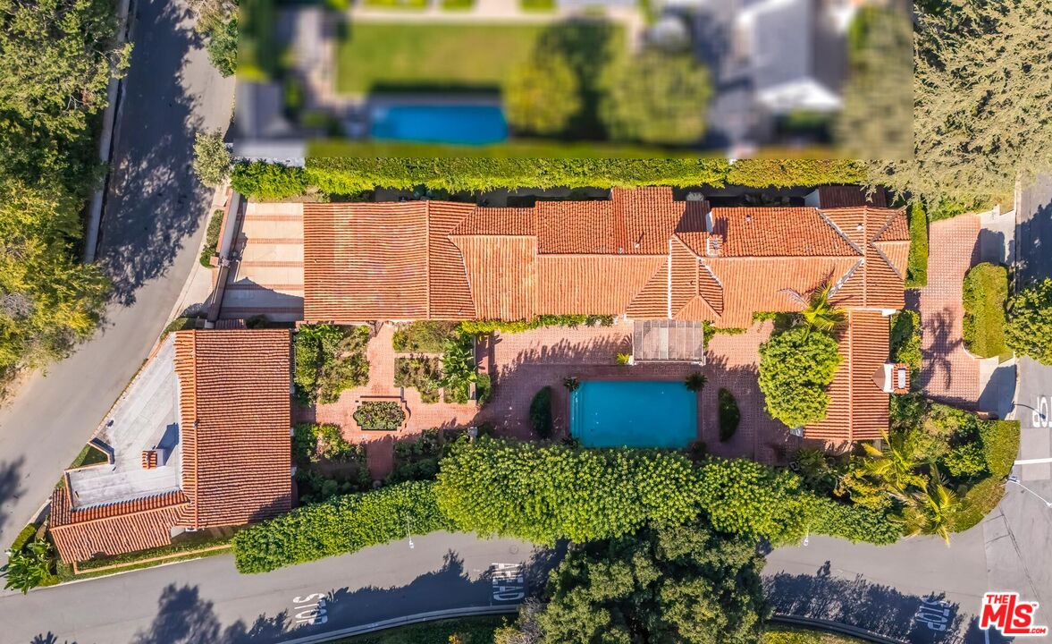 1017 Chevy Chase Dr