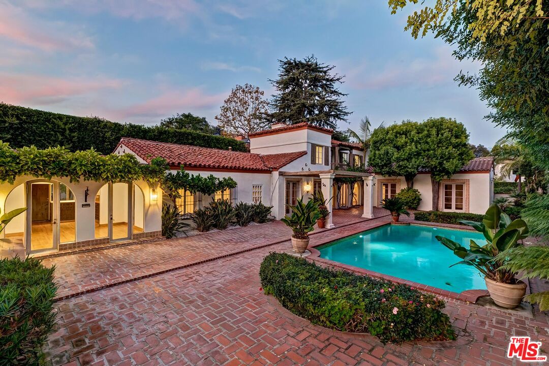 1017 Chevy Chase Dr