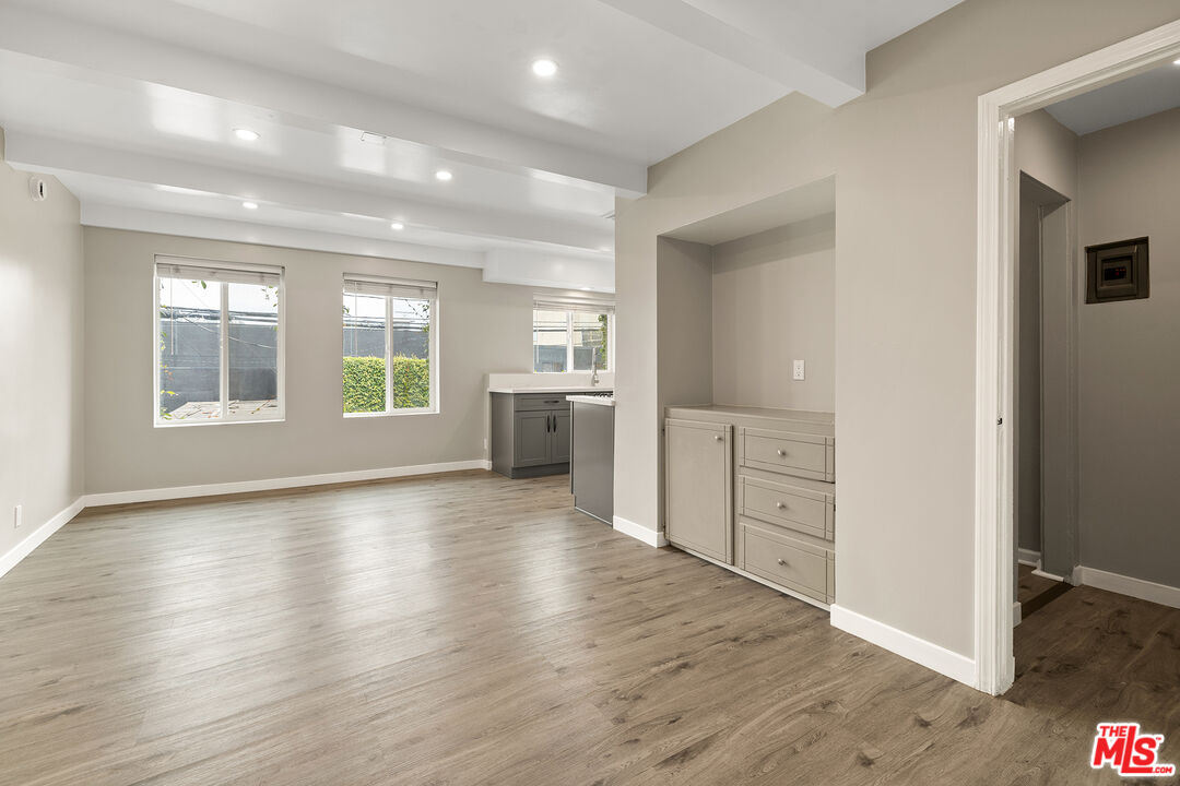 6768 Lexington Ave Unit: 10