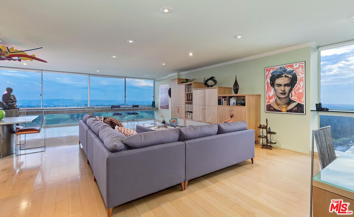 2220 Avenue Of The Stars Unit: 1706