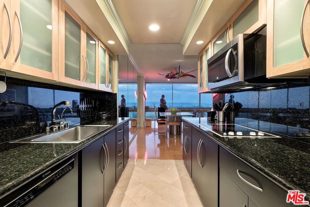 2220 Avenue Of The Stars Unit: 1706