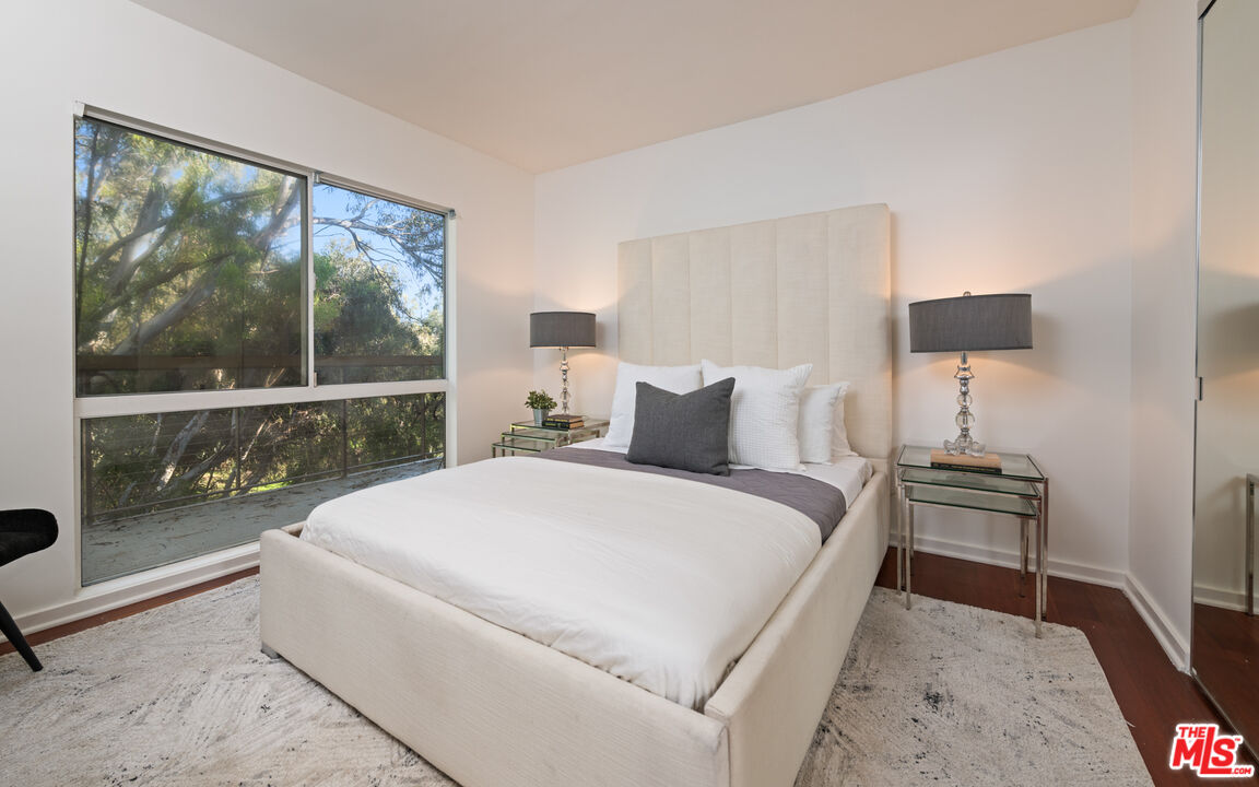 330 S Barrington Ave Unit: 307