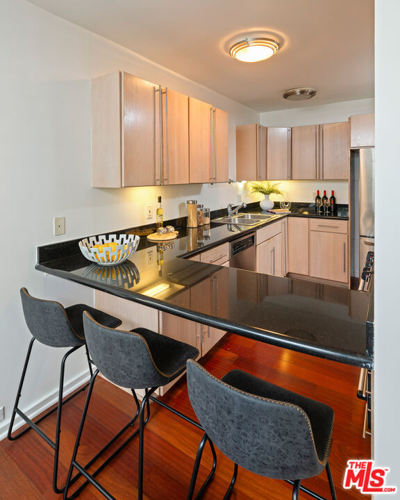 330 S Barrington Ave Unit: 307