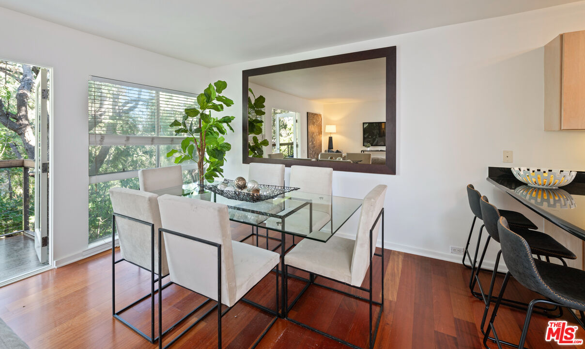 330 S Barrington Ave Unit: 307