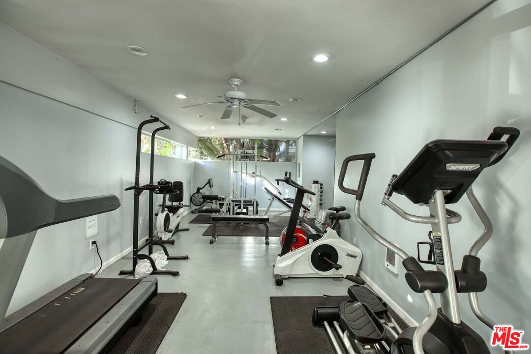 330 S Barrington Ave Unit: 307