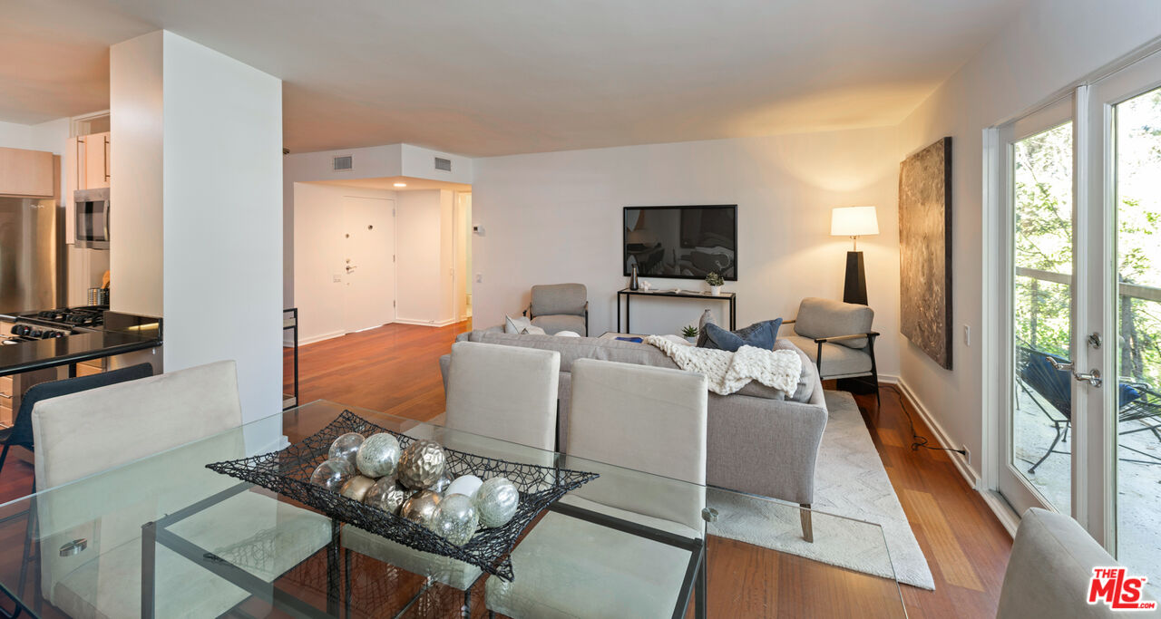 330 S Barrington Ave Unit: 307