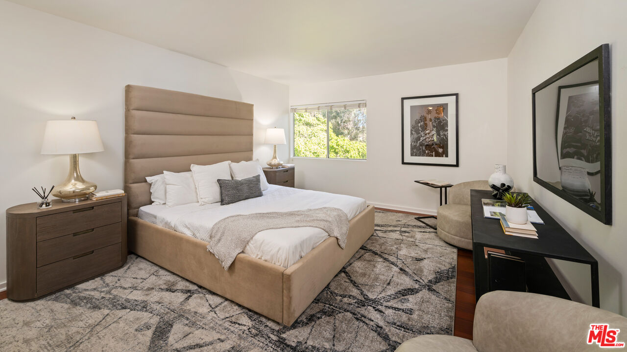 330 S Barrington Ave Unit: 307