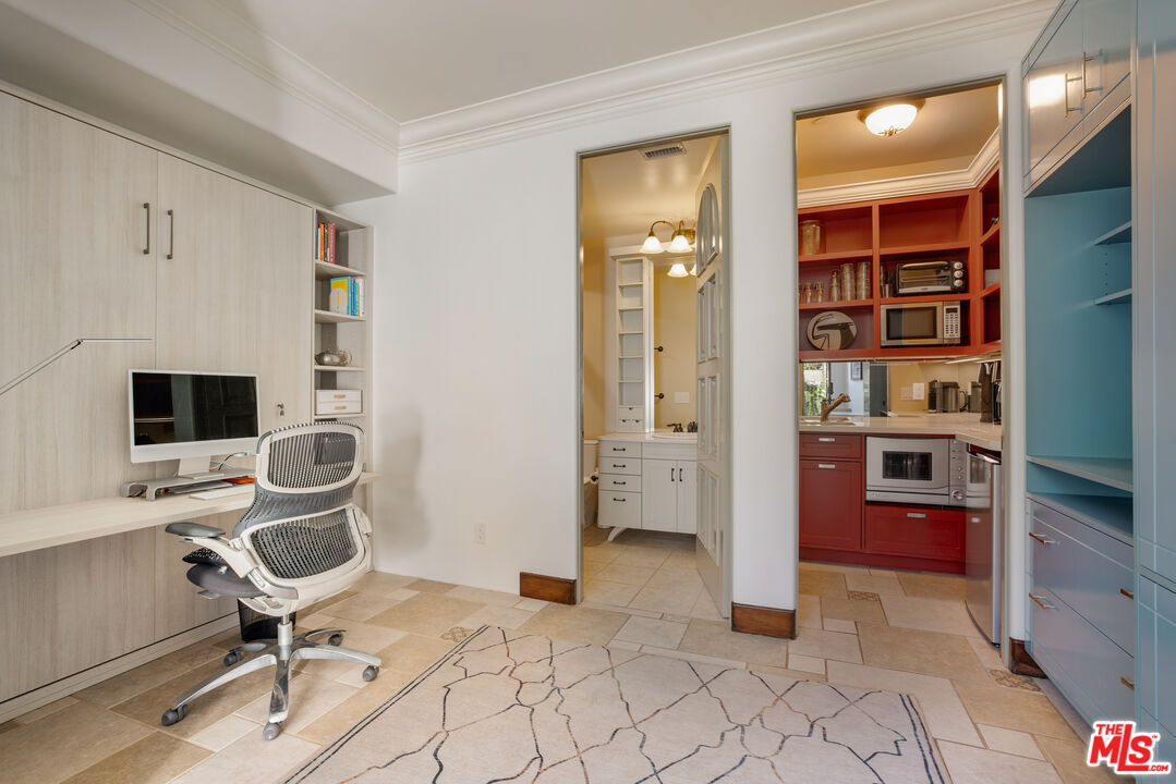 1925 Curson Pl