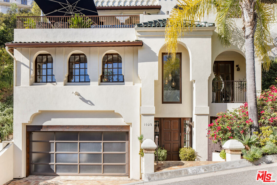 1925 Curson Pl
